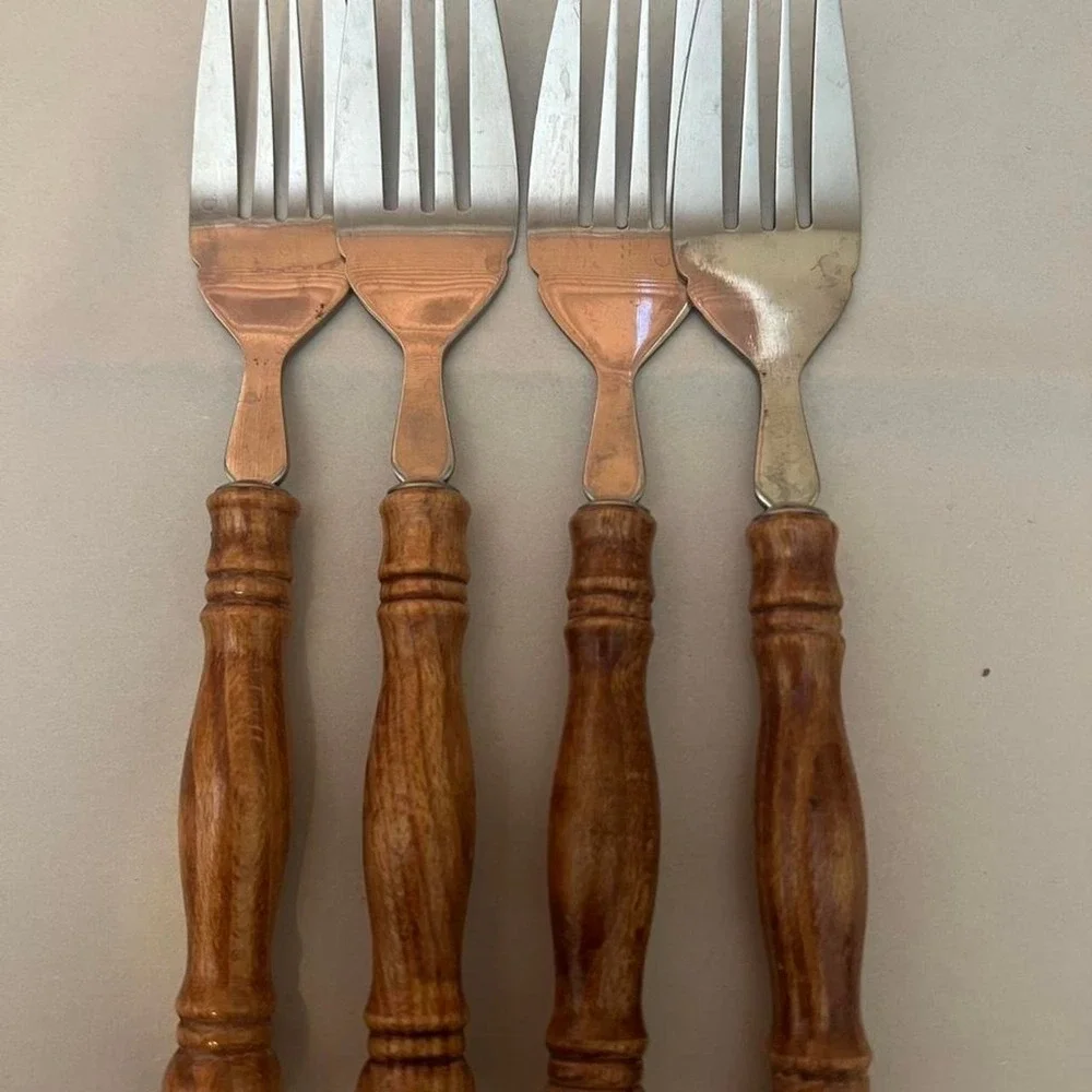 Set of 4 wooden handle forks